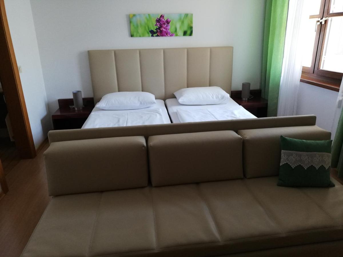 Winzerhof Michael Gartner Bed & Breakfast Илмиц Екстериор снимка