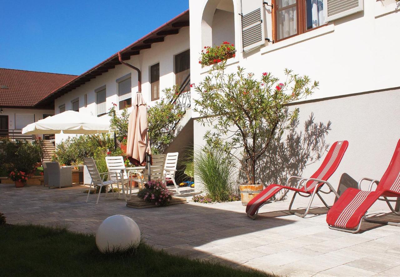 Winzerhof Michael Gartner Bed & Breakfast Илмиц Екстериор снимка